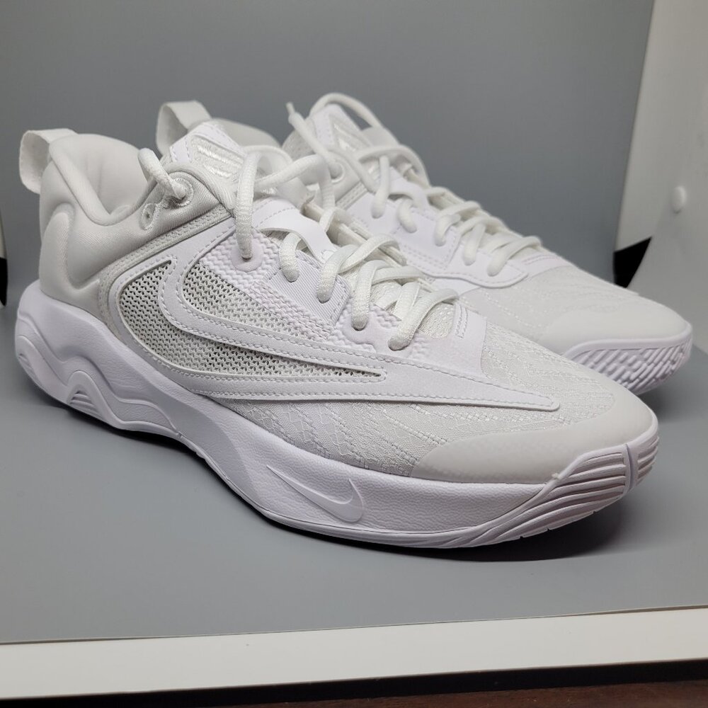 NEW IN BOX Nike Giannis Immortality 3 MENS SIZE 7